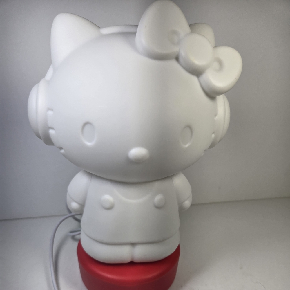Hello Kitty Bluetooth Speaker Led Light Change Colors USB Charger Cord Included